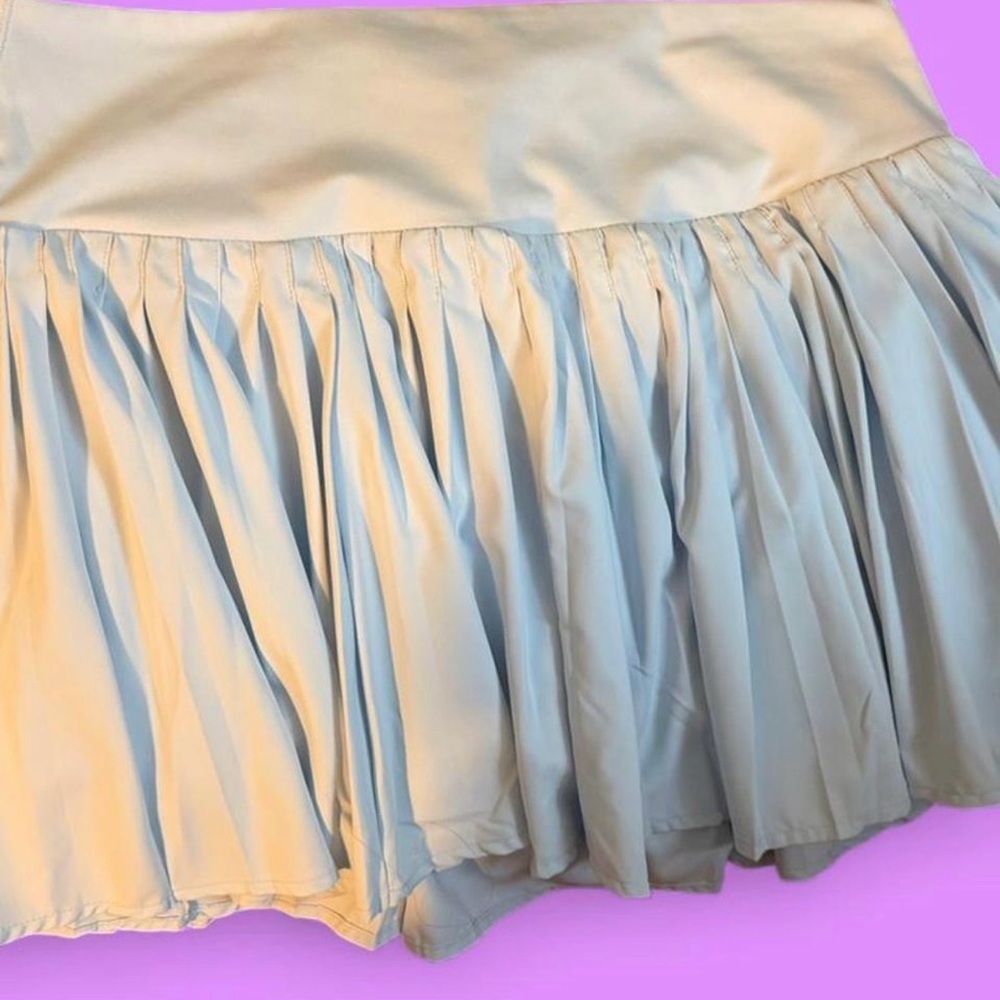 Sold 🏷️ All in motion White skirt